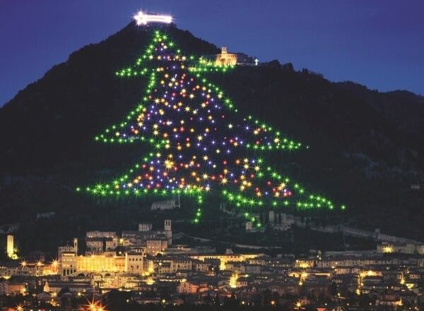 umbria-gubbio-natale-albero